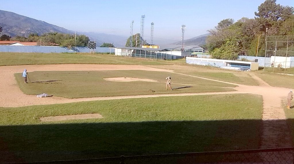Al estadio Luis Fargier Suárez de Campo de Oro se le efectuaron labores de mantenimiento del gramado. (Foto: Cortesía de Dirección de Deportes ULA)